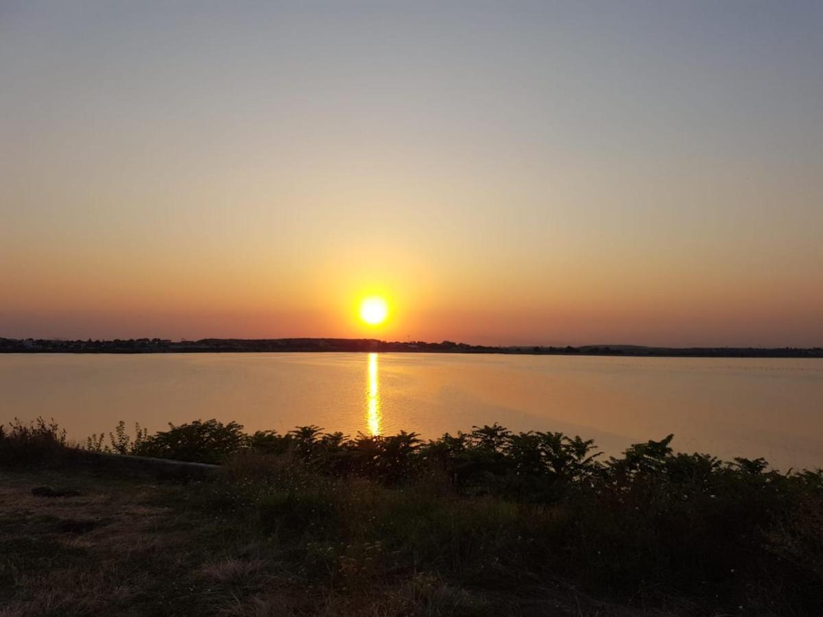 Morii Lake Apartment Boekarest Buitenkant foto